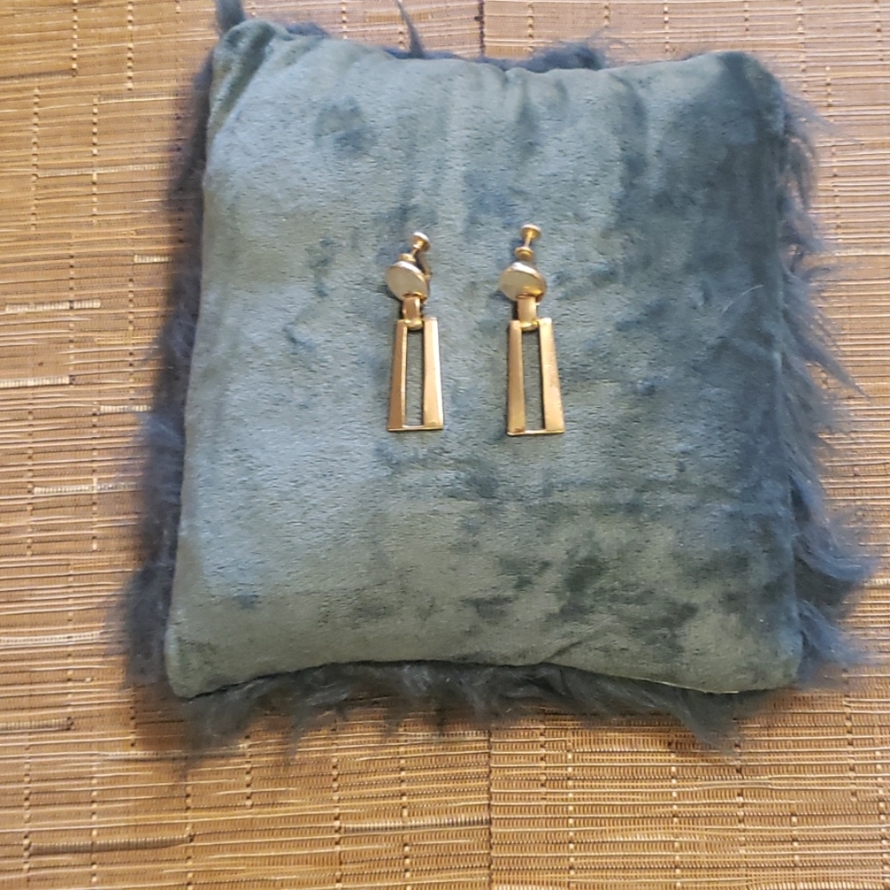 Vintage Gold Dress Jewelry